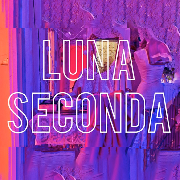 Luna seconda plakat. Violette og orange farver fra Sydhavn Teaters Performance space P44